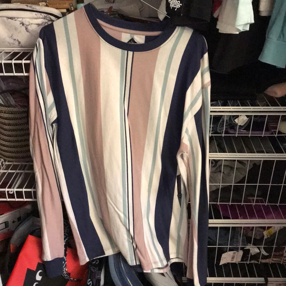 🌸NWT VERTICAL STRIPED LOMG SLEEVE🌸